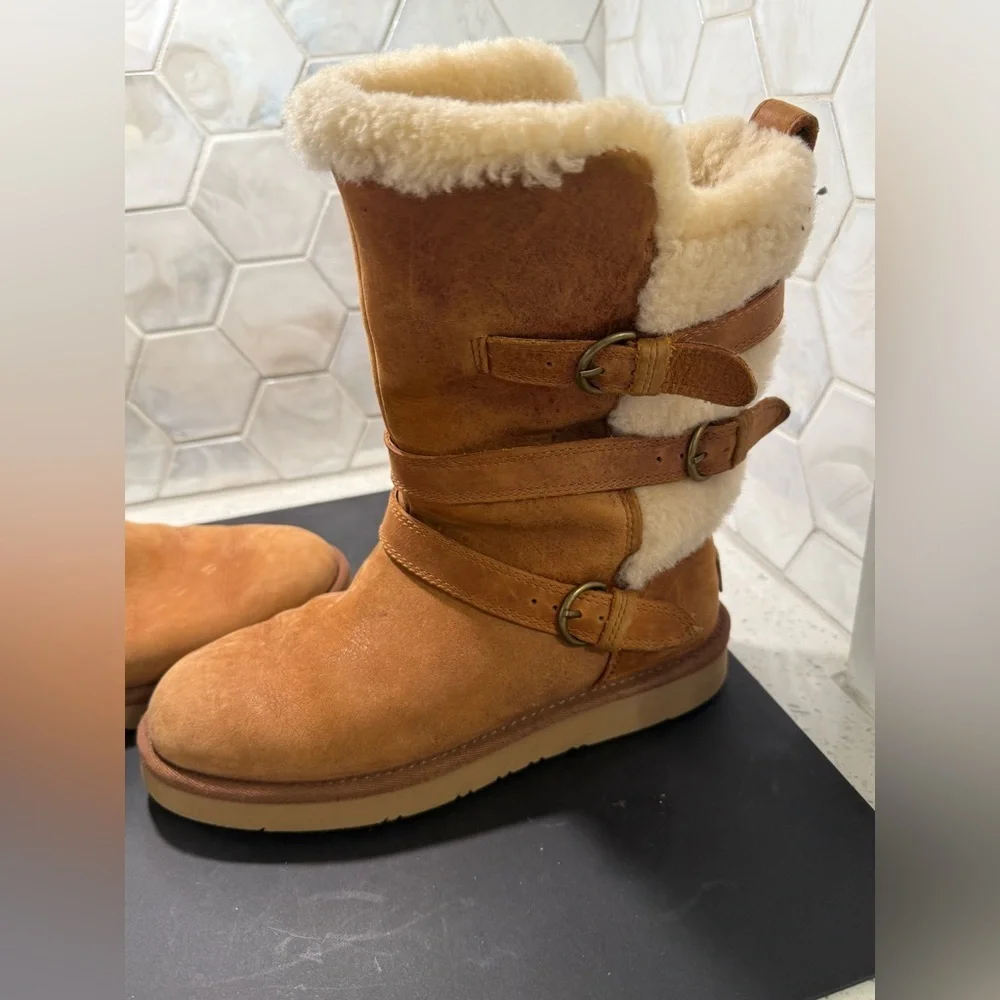 Ugg Woman’s Beckett Boots Sz 6 Chestnut Brown Leather Strap Closure Sheepskin